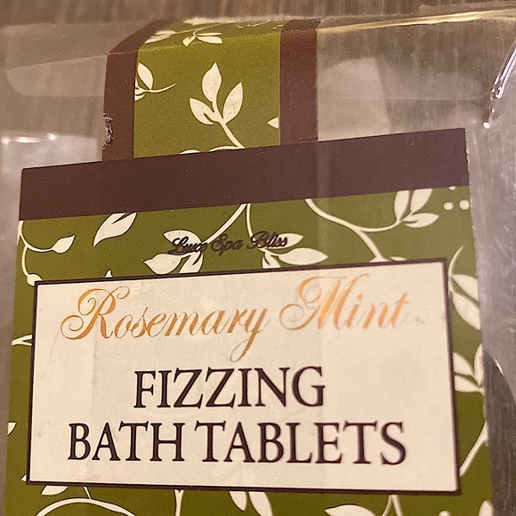 NEW • Set of 3 • Fizzing Bath Tablets • Rosemary Mint Scented 🤍 - Picture 3 of 3